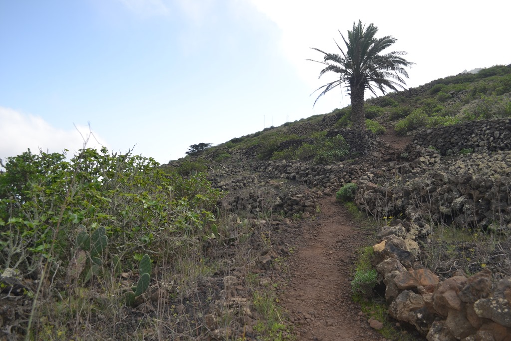 Footpath to Monte Corona